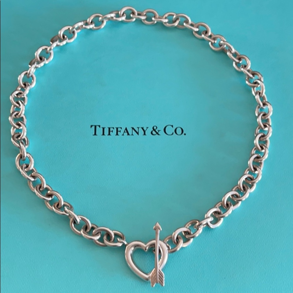 Heart and arrow clasp necklace